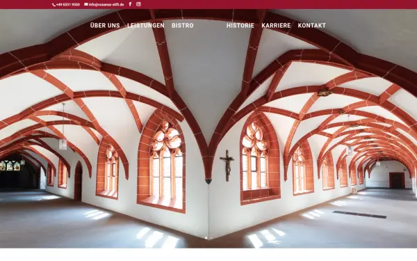 cusanus-stift.com
