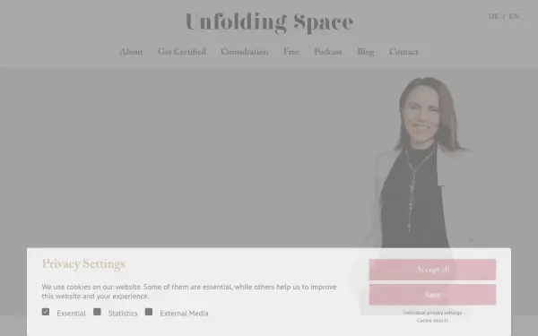 unfolding-space.com