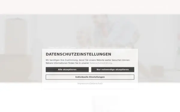 hausverwaltung-nesari.de